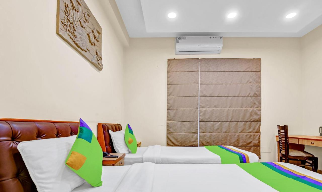 Treebo Sai Village Gold Souk - Sec 43 Gurgaon Bagian luar foto