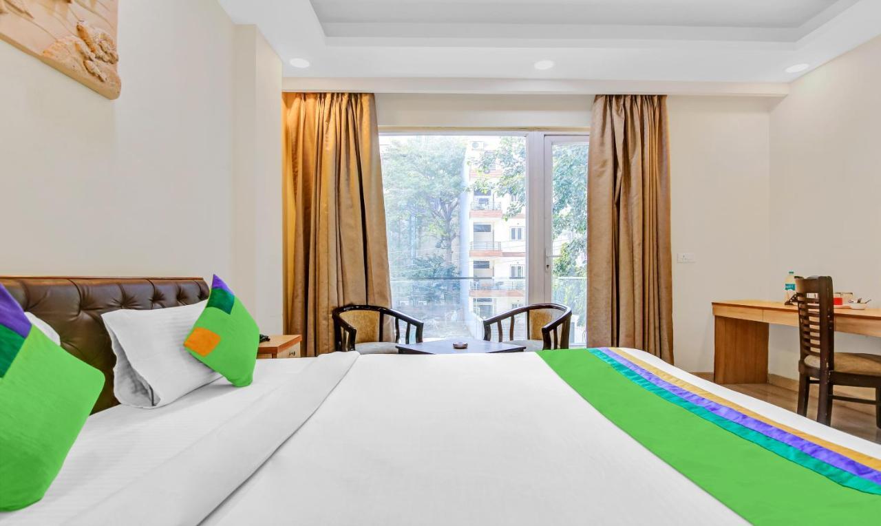 Treebo Sai Village Gold Souk - Sec 43 Gurgaon Bagian luar foto