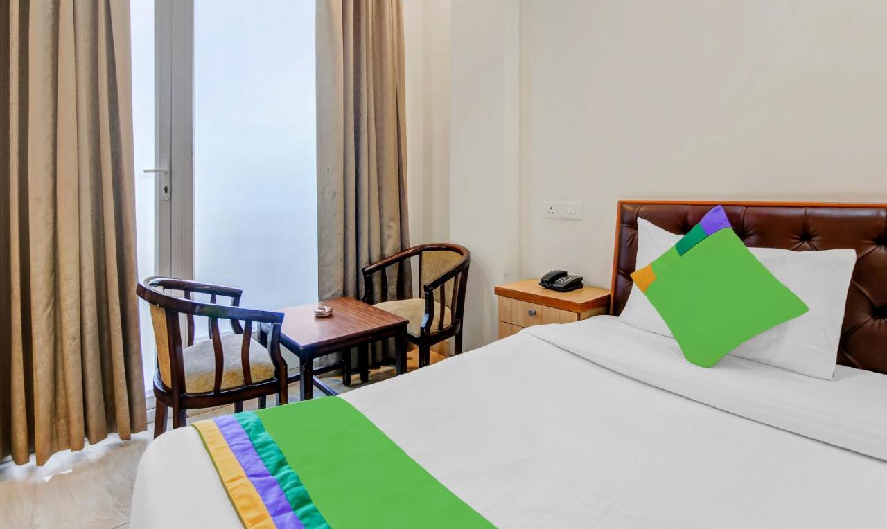 Treebo Sai Village Gold Souk - Sec 43 Gurgaon Bagian luar foto