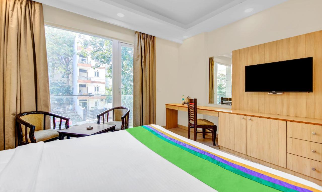 Treebo Sai Village Gold Souk - Sec 43 Gurgaon Bagian luar foto