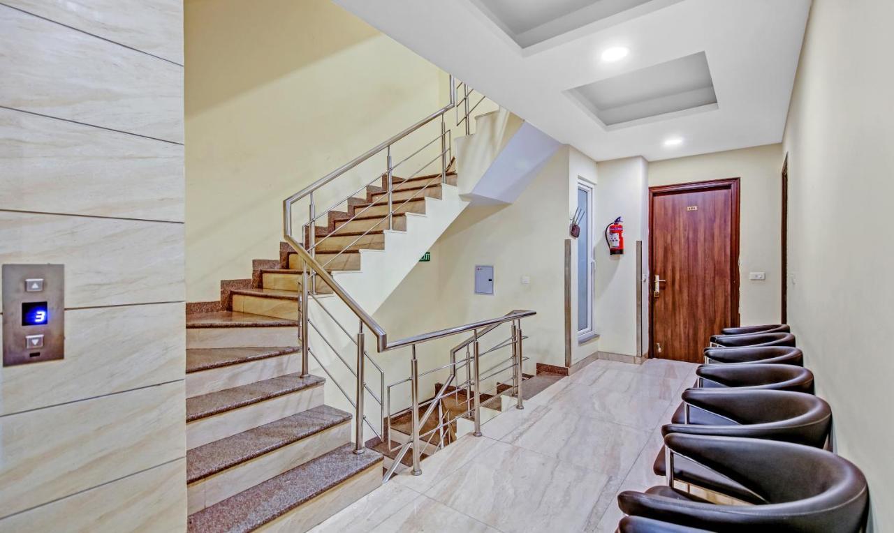 Treebo Sai Village Gold Souk - Sec 43 Gurgaon Bagian luar foto