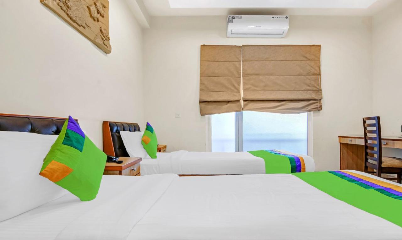Treebo Sai Village Gold Souk - Sec 43 Gurgaon Bagian luar foto