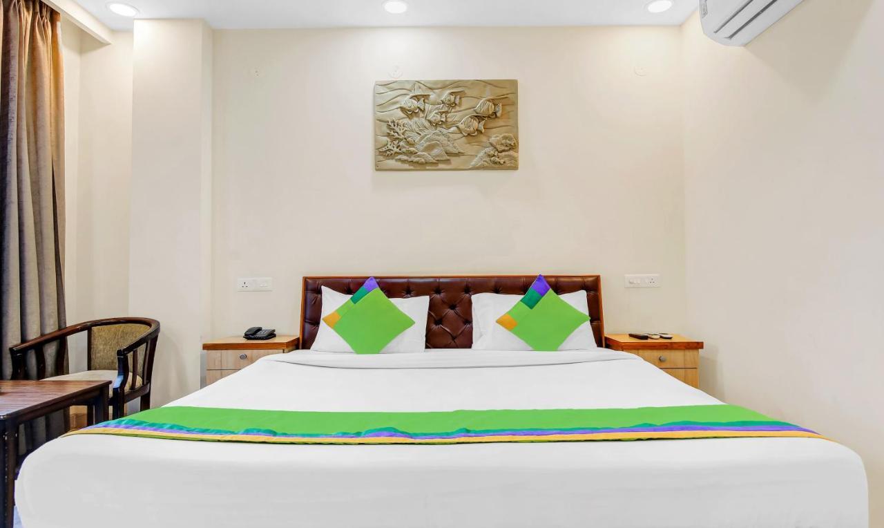 Treebo Sai Village Gold Souk - Sec 43 Gurgaon Bagian luar foto