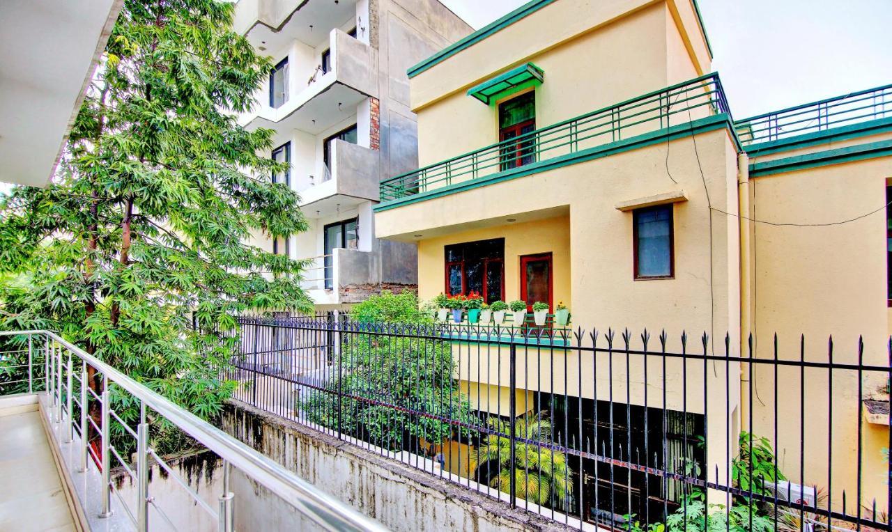 Treebo Sai Village Gold Souk - Sec 43 Gurgaon Bagian luar foto