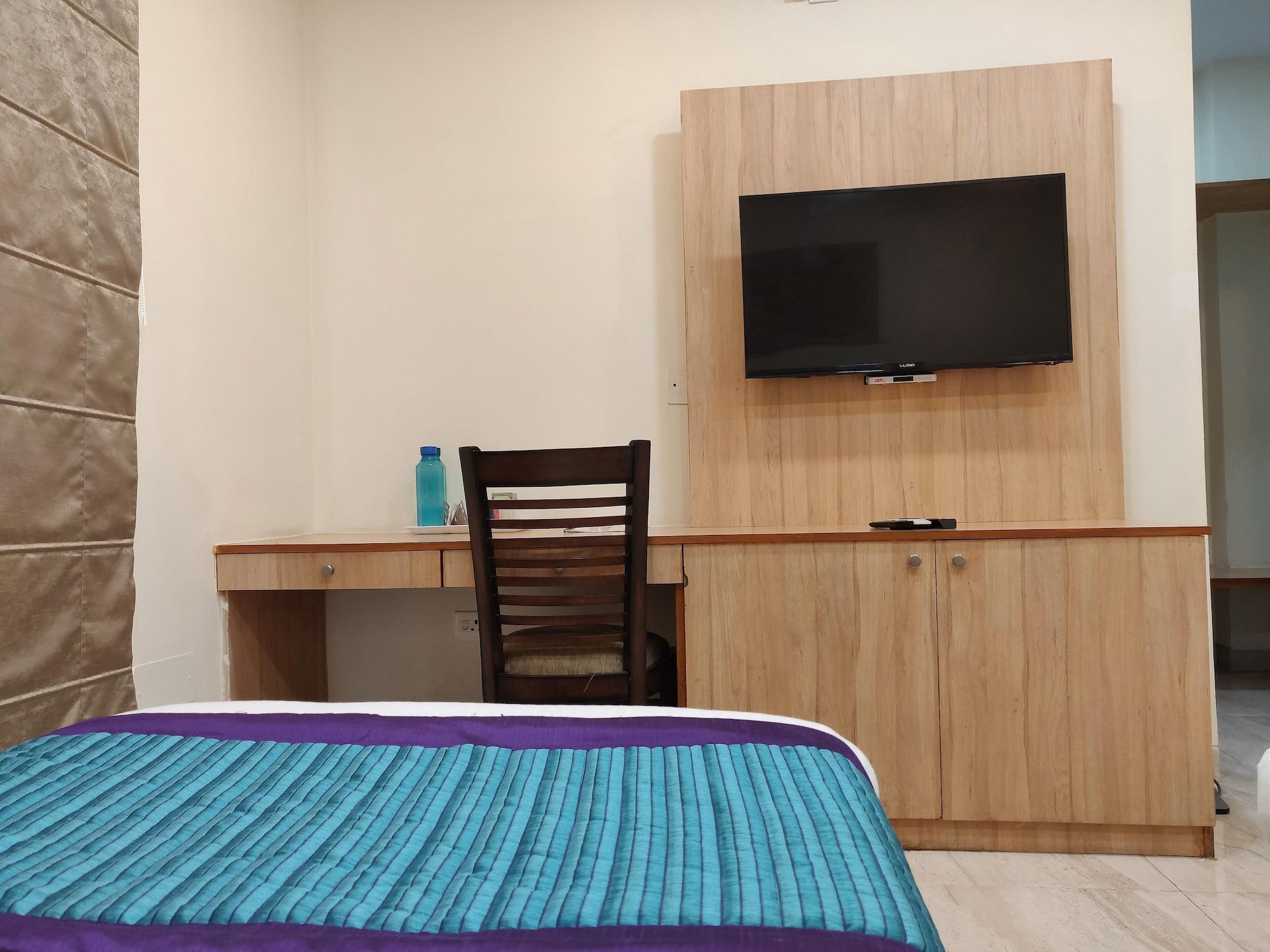 Treebo Sai Village Gold Souk - Sec 43 Gurgaon Bagian luar foto