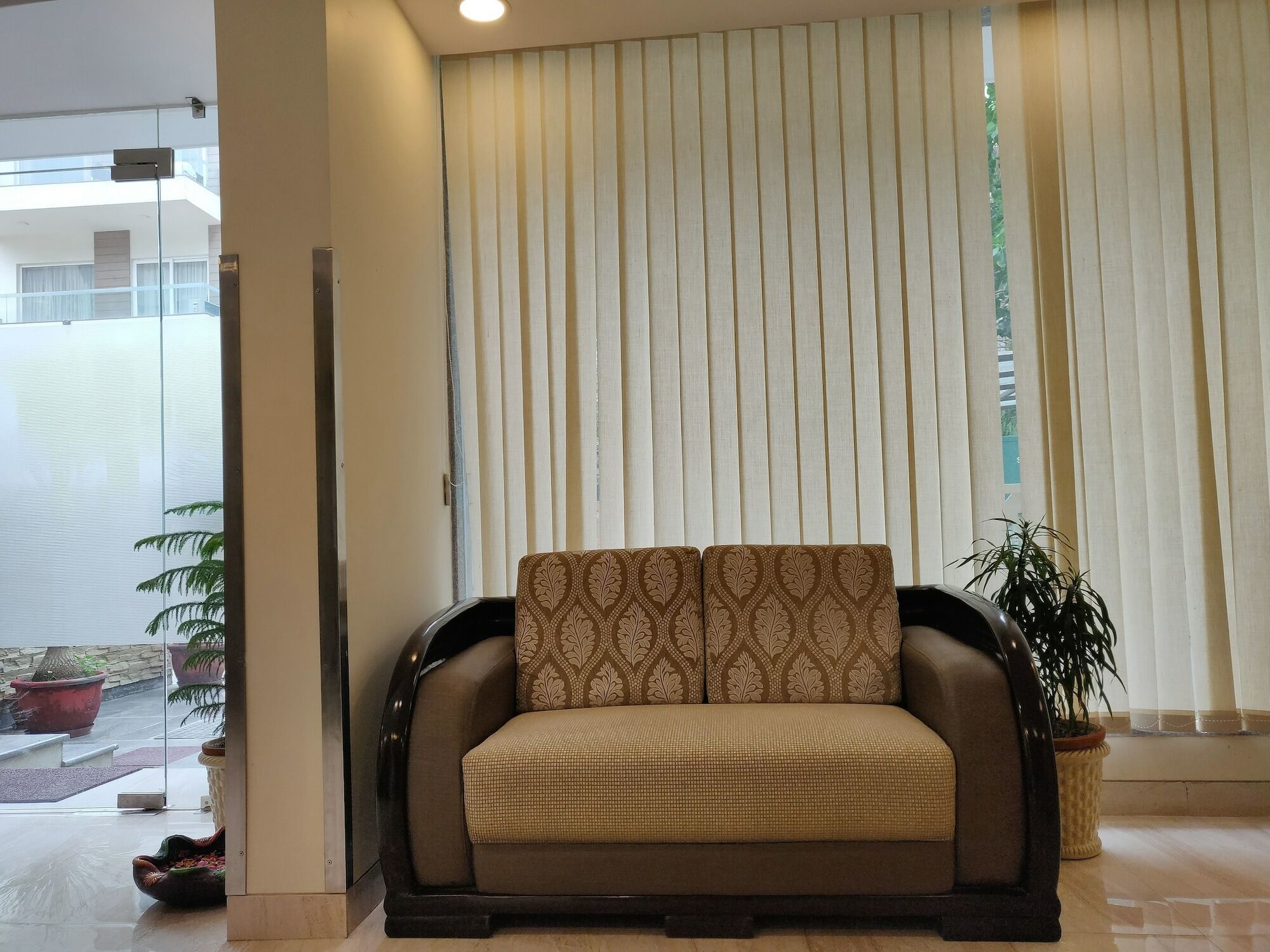 Treebo Sai Village Gold Souk - Sec 43 Gurgaon Bagian luar foto